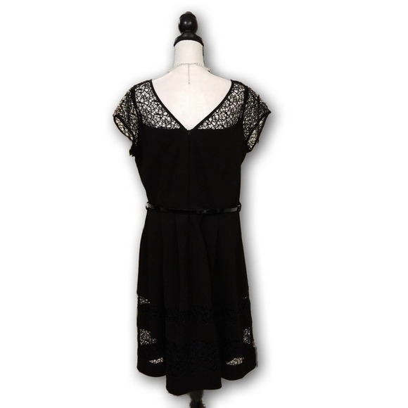City Chic Crepe Crochet Trim Cocktail Dress M/18W - Picture 4 of 16